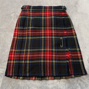Traditional Highland Plaid Kilt - Navy and Red Tartan